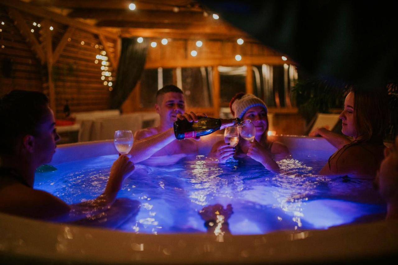 Aloha Glamp - Okragle Domki Przy Rzece - Balia I Sauna - Energylandia Zagornik 外观 照片