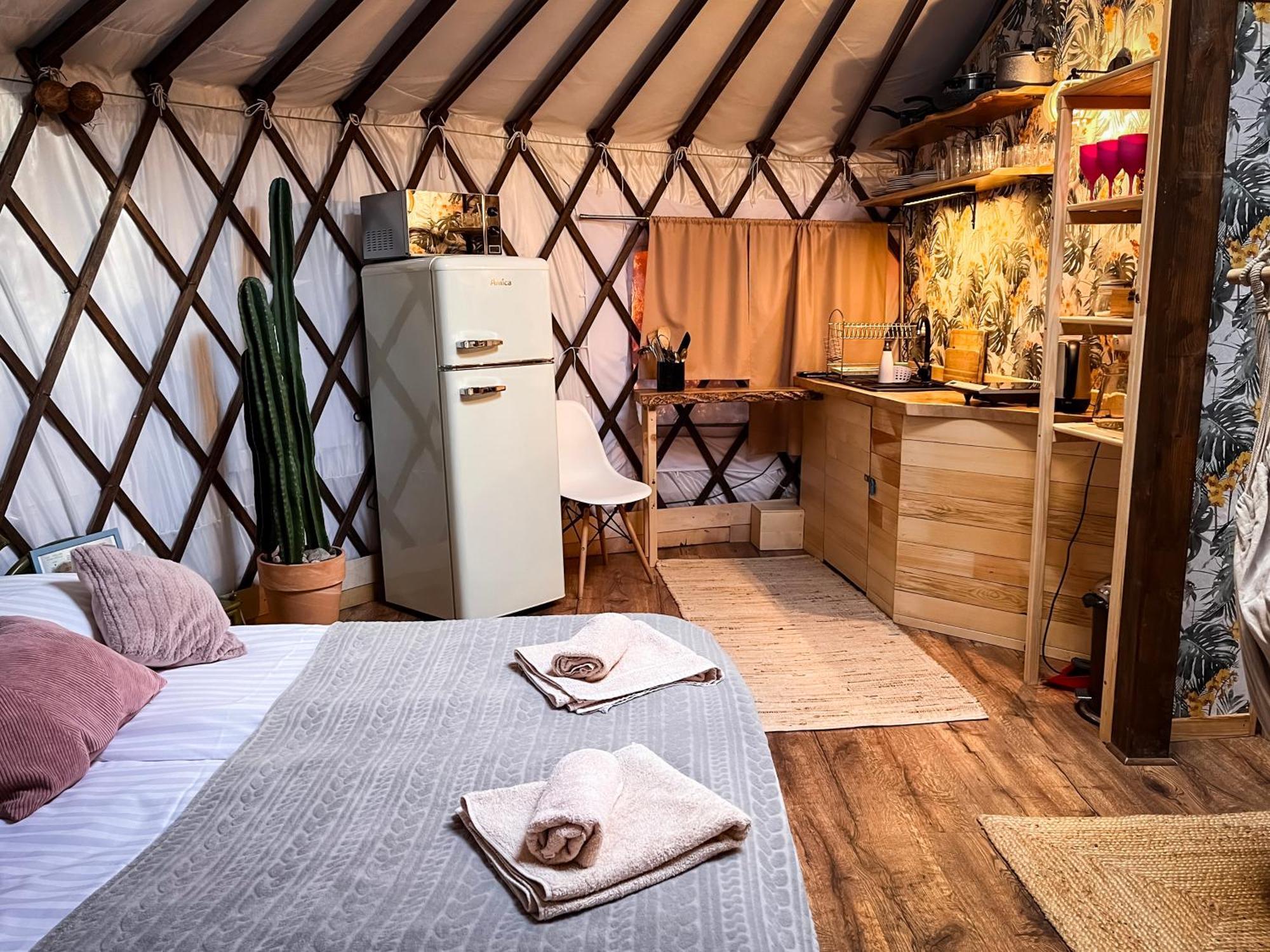 Aloha Glamp - Okragle Domki Przy Rzece - Balia I Sauna - Energylandia Zagornik 外观 照片
