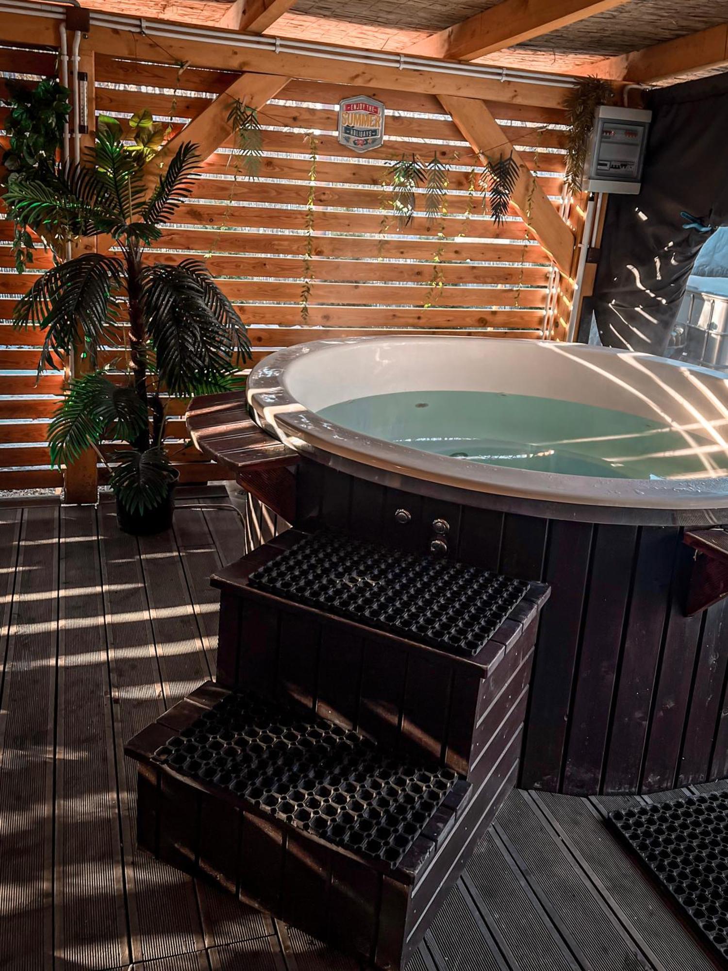Aloha Glamp - Okragle Domki Przy Rzece - Balia I Sauna - Energylandia Zagornik 外观 照片